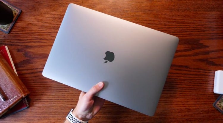 MacBook Pro 2026 Siap Berubah Total, Pakai Layar OLED dan Bodi Lebih Tipis