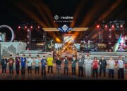 Realme Serahkan realme 15 Pro 5G ke 16 Tim di Opening Ceremony M7 World Championship