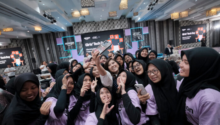 Amazon Girls’ Tech Day Libatkan 400 Siswi di Karawang, Dorong Talenta Digital Perempuan Sejak Dini