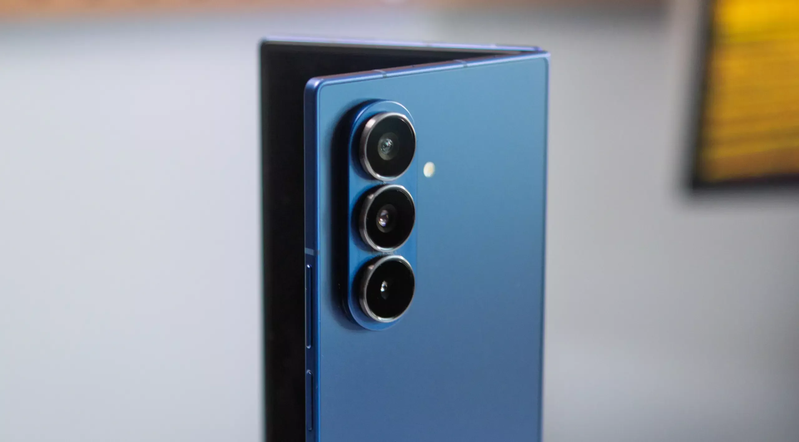 Samsung Siapkan Desain Galaxy Z Fold Lebih Lebar, Layar Luar Bakal Lebih Nyaman Dipakai?