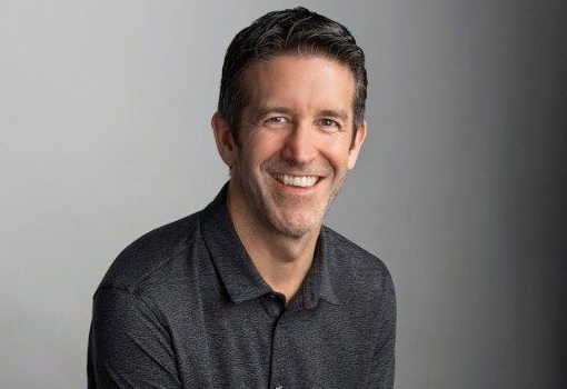 Profil John Ternus, Arsitek Produk Apple yang Disebut-sebut Calon Kuat Pengganti Tim Cook