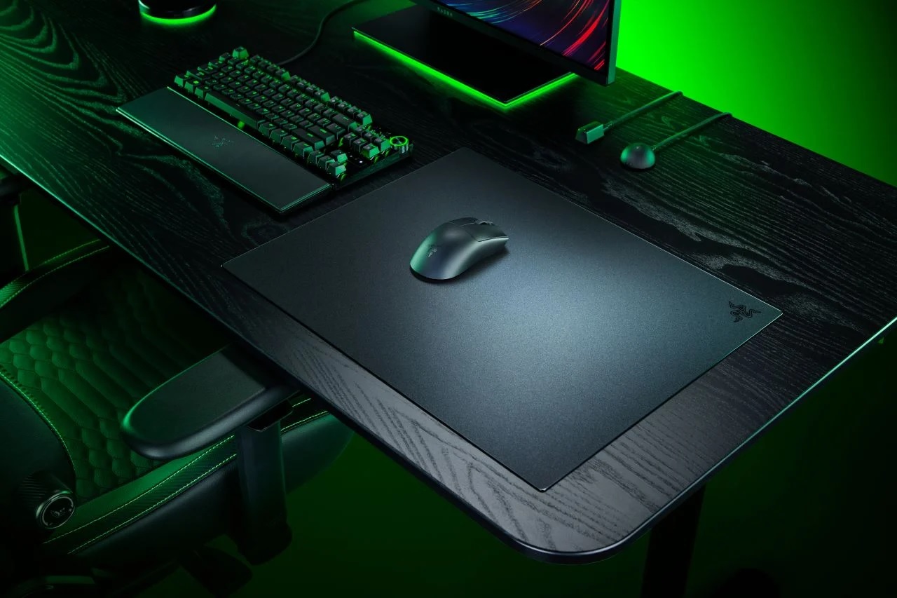 Razer Atlas Pro Resmi Meluncur, Mouse Mat Kaca Ultra Tipis 1,9mm Klaim Jadi Tertipis di Dunia