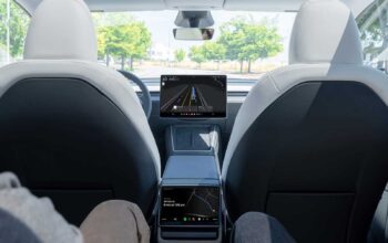 Tesla Rilis Aplikasi Robotaxi di Android, Perluas Akses Layanan Mobil Otonom Berbasis AI