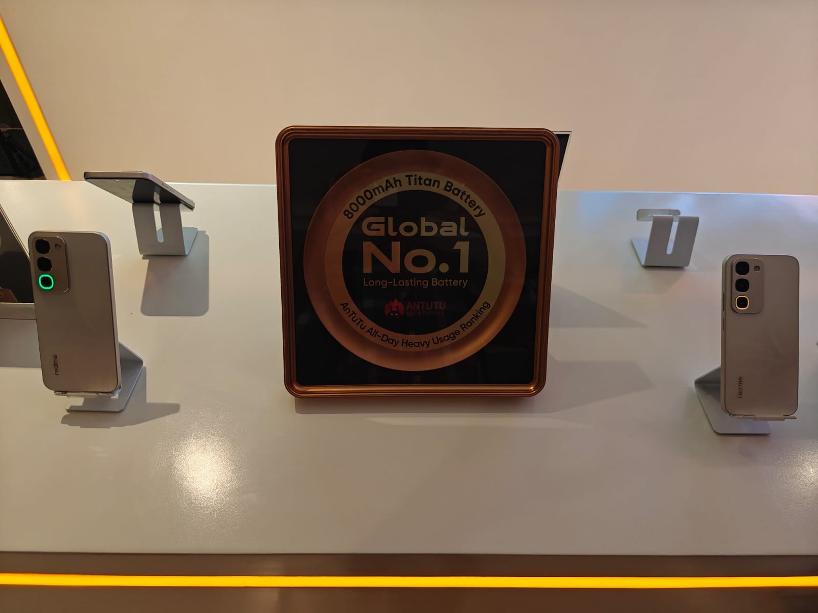 realme C100 Series Gebrak Pasar: Baterai 8.000mAh Siap Ubah Standar Smartphone Murah