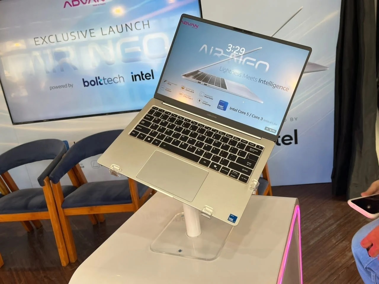 Harga dan Spesifikasi ADVAN AIR NEO, Laptop Tipis dengan Intel Core 3 dan Core 5